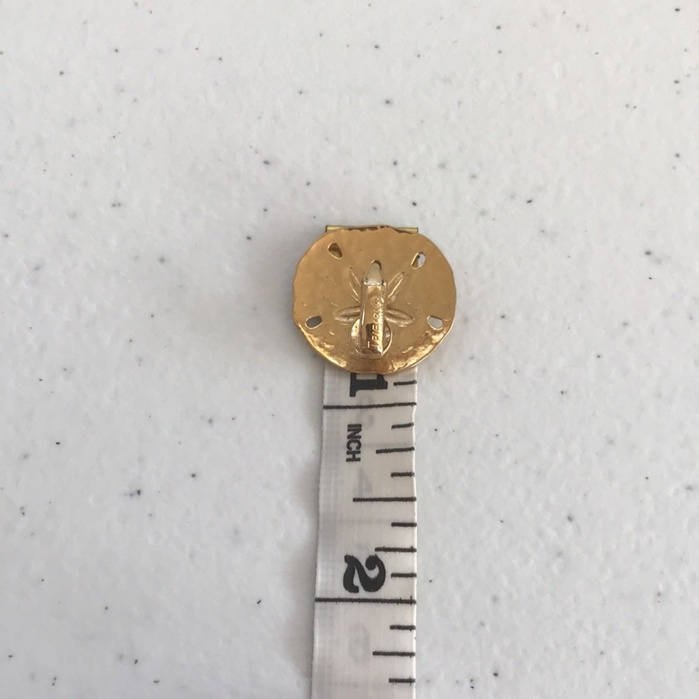 Crown Trifari Gold Tone Sand Dollar Clip On Earrings - Picture 6 of 9